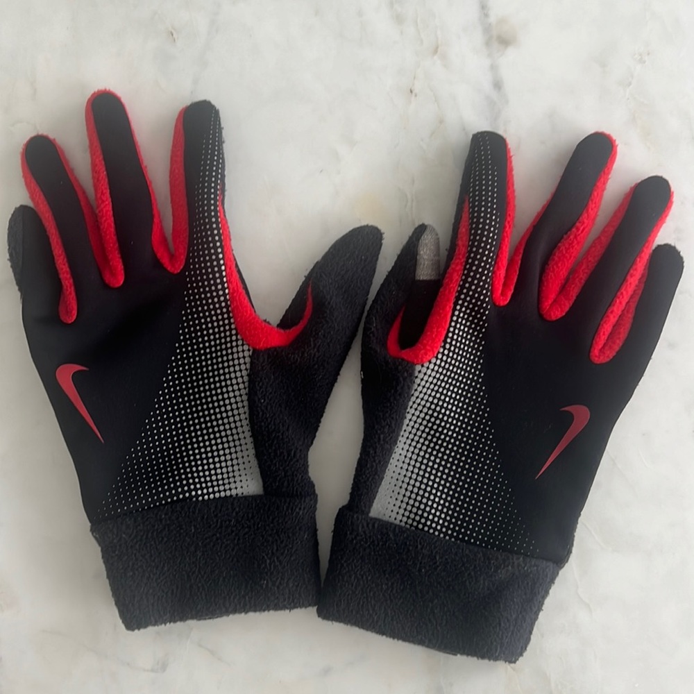 Nike gloves size medium